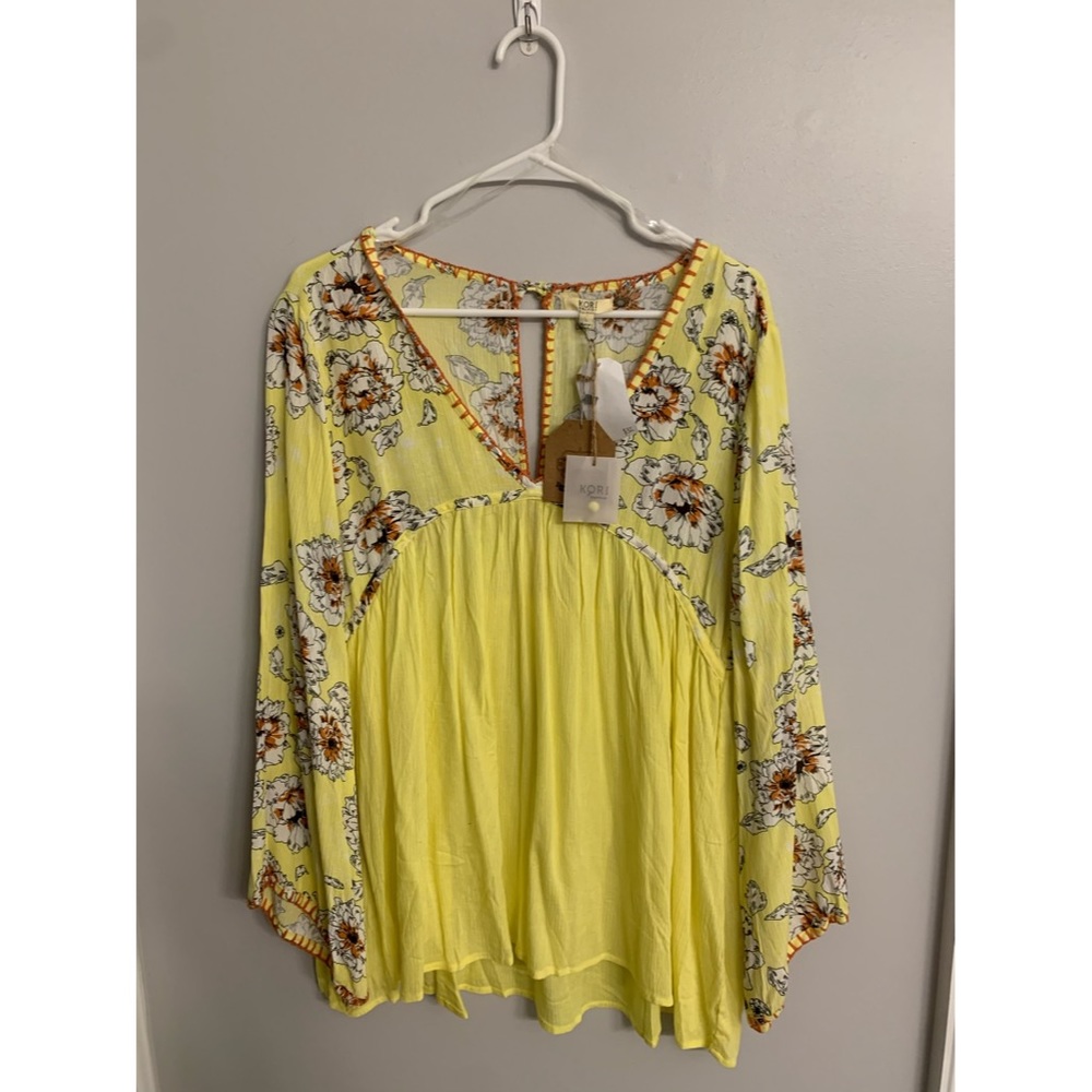 NWT Size L Kori Yellow Top